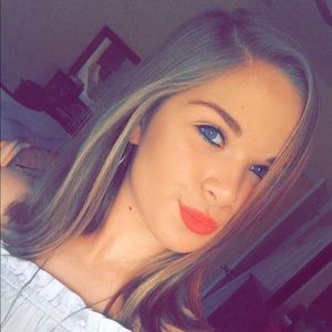 Meet your Posher, Carrie